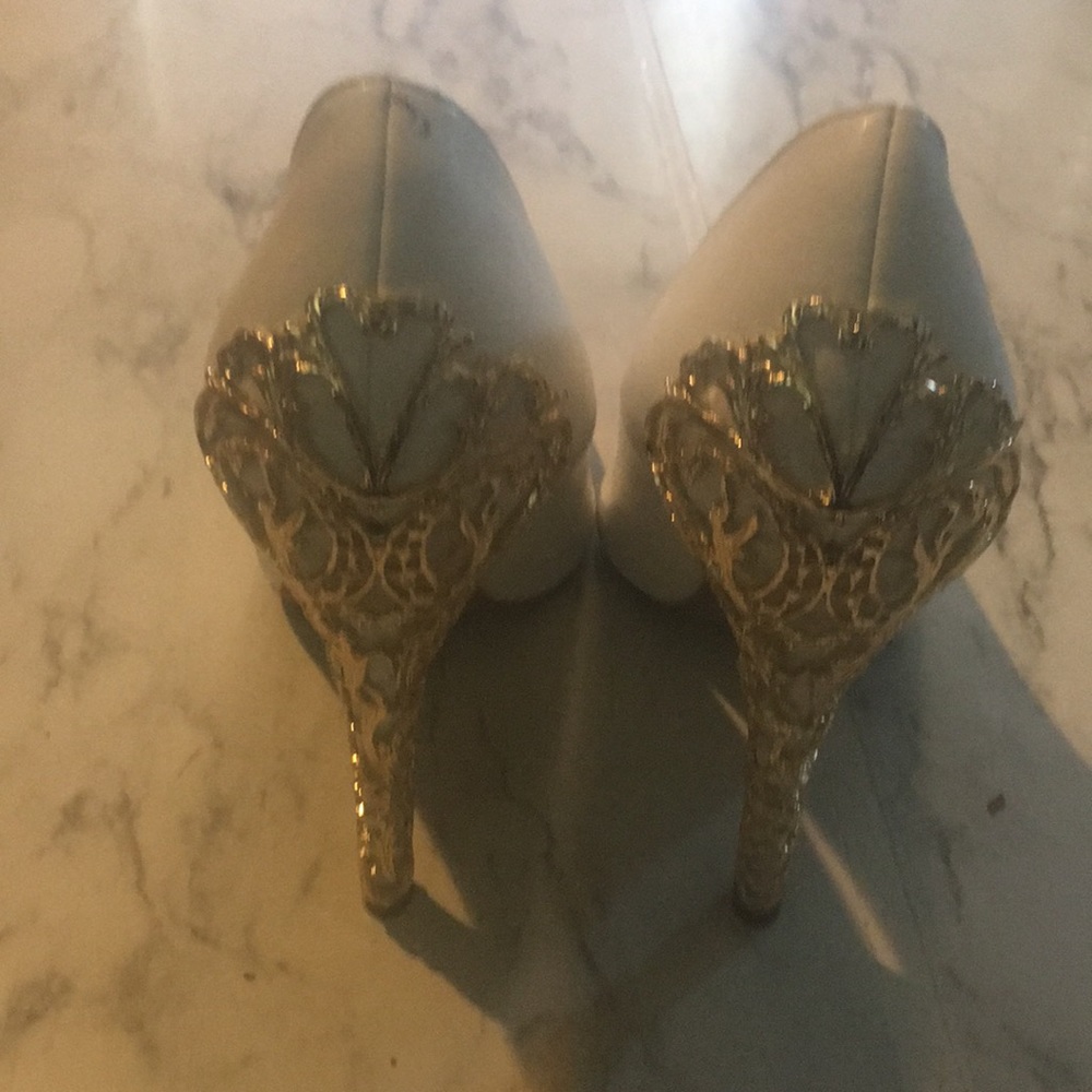 White and gold metal details heels - Picture 3 of 3